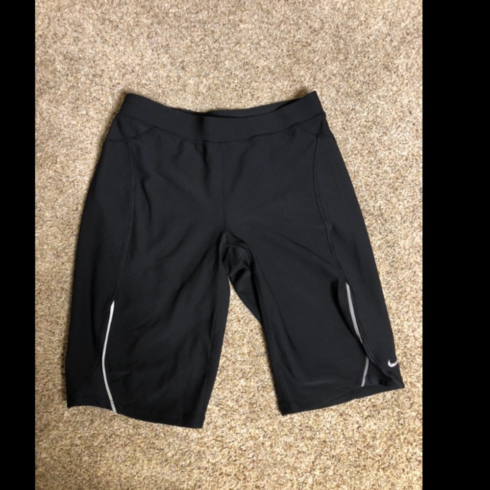 Women’s Nike knee length shorts Sz Small